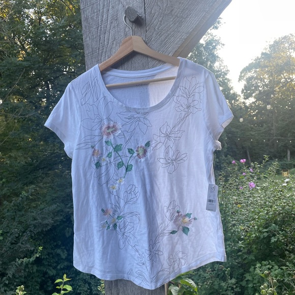 New York & Company Tops - NWT NY&Co Floral Embroidered Graphic Lightweight Tee Shirt